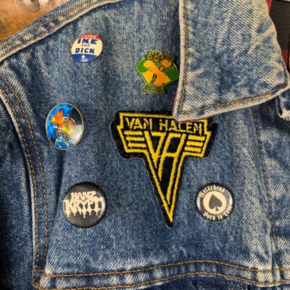 Vintage Levi's 46 Jean Denim Trucker Jacket 80's Band Patches Pins - Picture 7 of 14